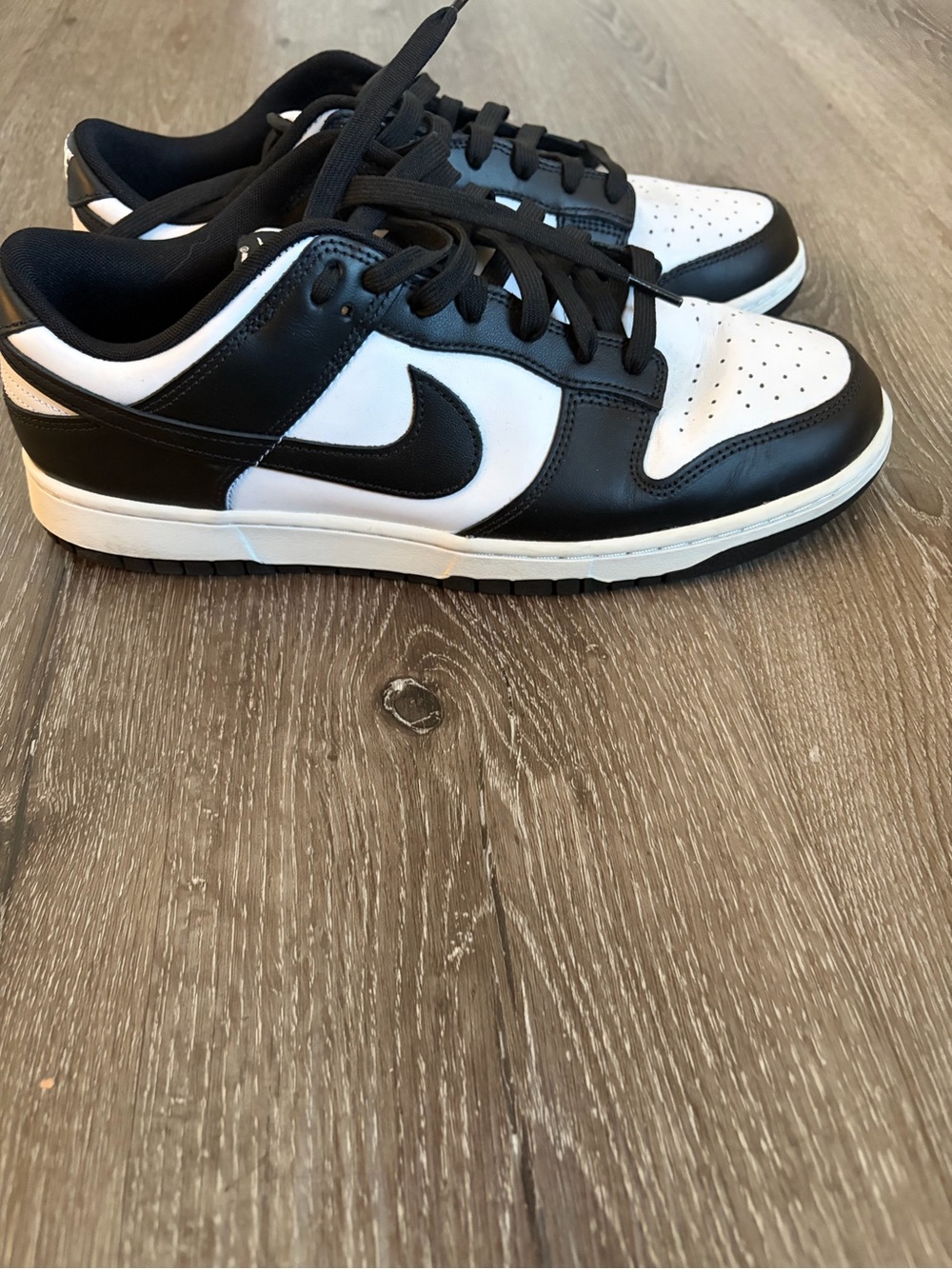 Nike low top dunks (pandas)